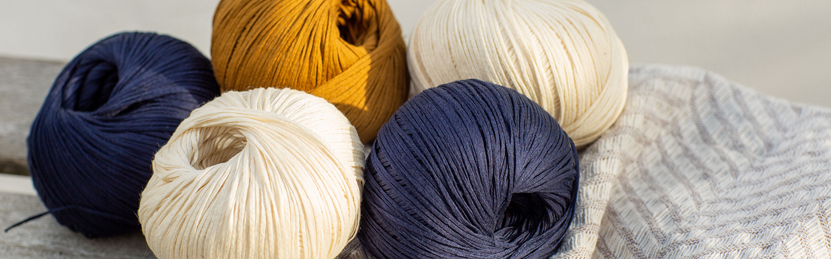 Garn av høy kvalitet til strikking, hekling og toving LANA GROSSA<br> ull & garn | Hand-dyed